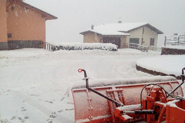 ServizioGPS – Trattore spazzaneve ServizioGPS - Trattore spazzaneve