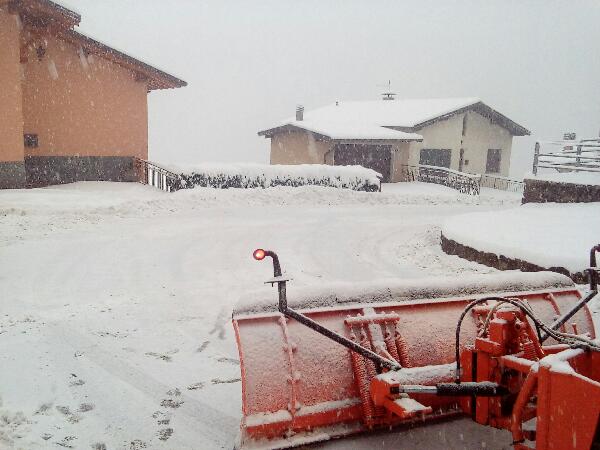 ServizioGPS – Trattore spazzaneve ServizioGPS - Trattore spazzaneve