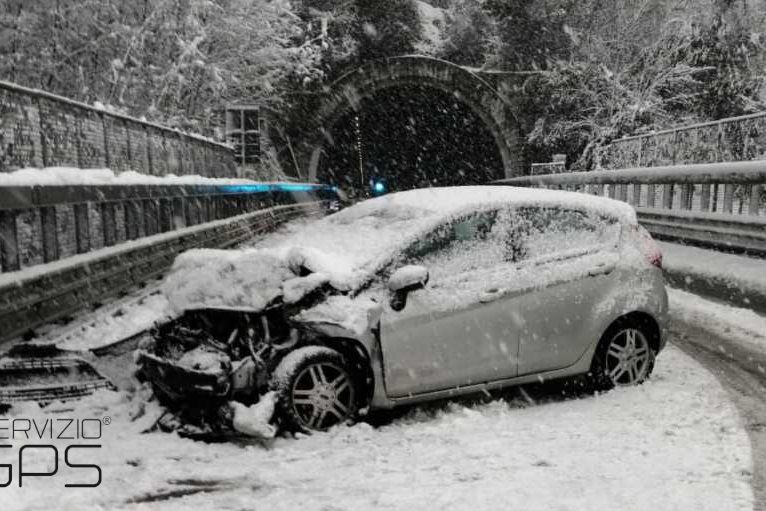 ServizioGPS – Incidente auto sulla neve ServizioGPS - Incidente auto sulla neve