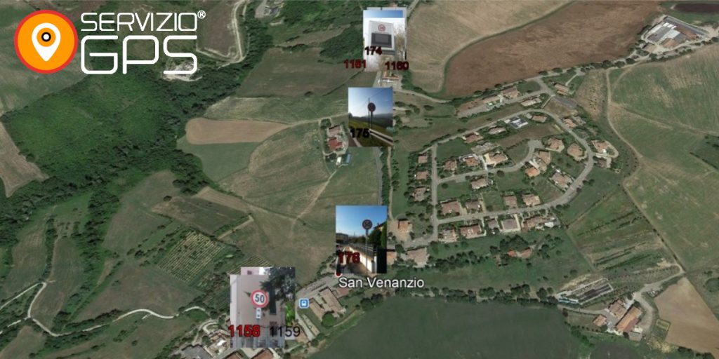 serviziogps mappa satellitare con cartelli stradali